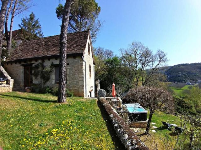 La Pinay - Une petite maison cosy avec spa & cheminée