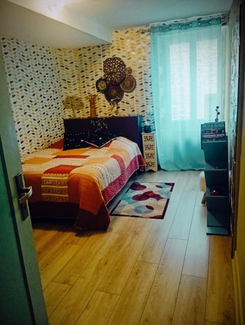 Chambre dans maison mosaïquée