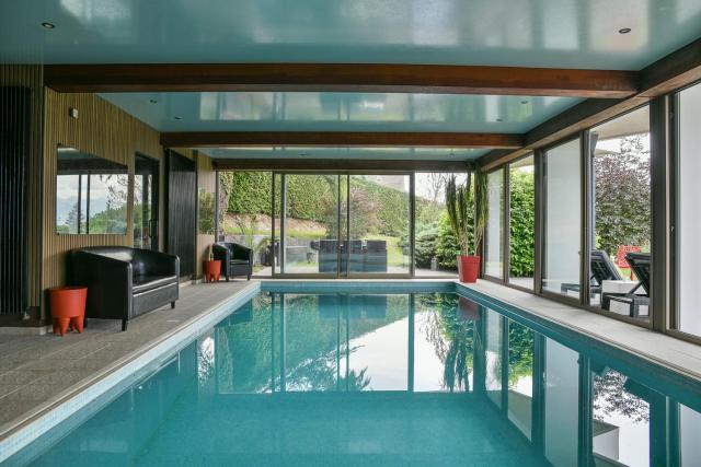 Superbe villa avec piscine intérieure, sauna, jacuzzi et salle de sport