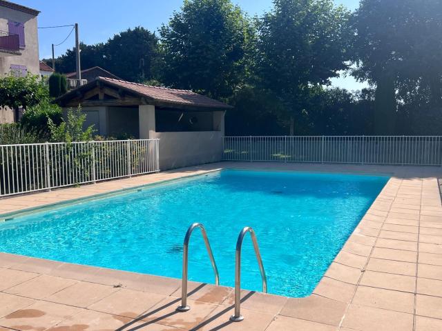 Appartement T2 avec jardin privé, piscine et barbecue