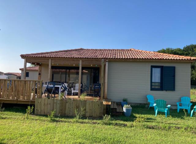 Cottage Le Colibri au calme piscine chauffée sauna hammam parc multisports