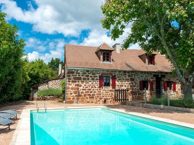 Beautiful holiday home with pool in Teillots