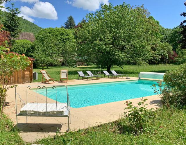 Maison d'hôtes et gîte de charme avec piscine, La Lhuiseraie