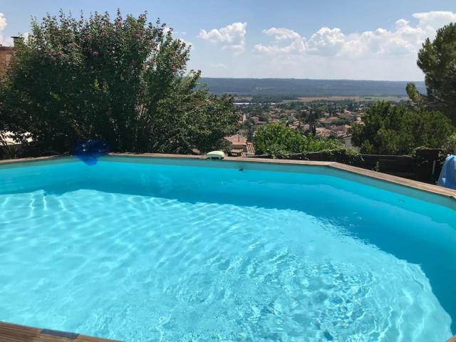 Appartement sur la colline avec accès piscine