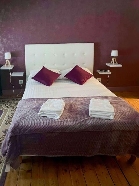 Room in Guest room - Les Chambres De Vilmorais - Violette Prince