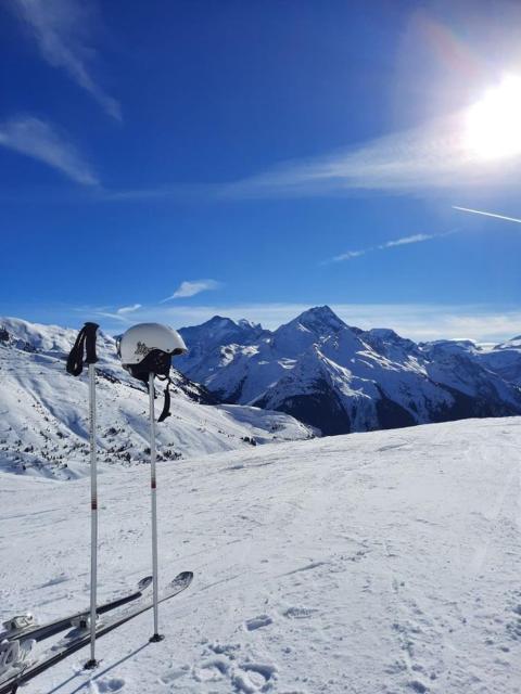 Chalet bord de lac à 20min des stations