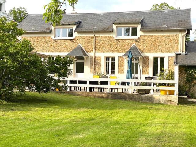 Le cottage des Vaux avec cheminée, sauna et jacuzzi dans un parc arboré