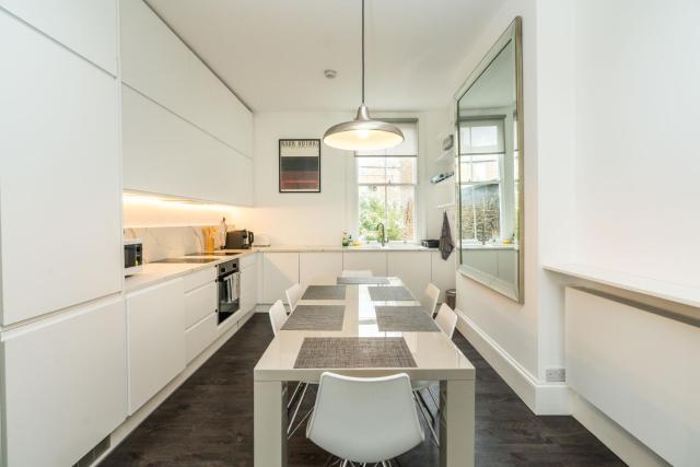 Stylish 2 bedroom at Hammersmith