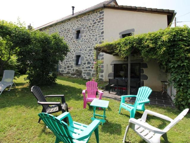 Charmant gîte avec jardin et terrasse au cœur des Volcans d'Auvergne - FR-1-742-416