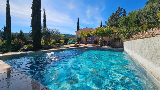 Aux trois Cyprès Salernes en Provence