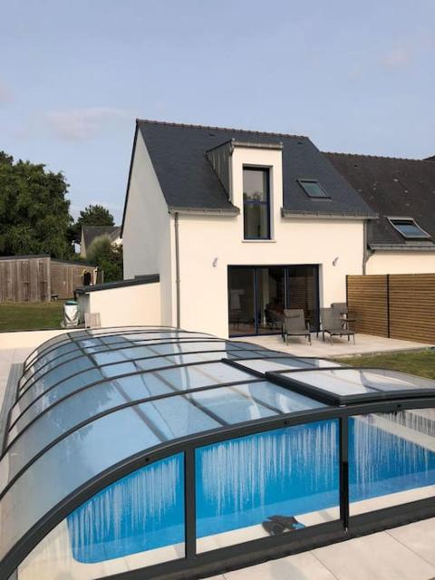 Maison bord de mer avec piscine couverte