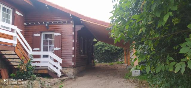 logement indépendant attenant à une maison dans grand jardin