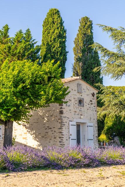 Cozy Gîte "Le Cabanon" for 2 People Fully Equipped with Great View on Mont-Ventoux