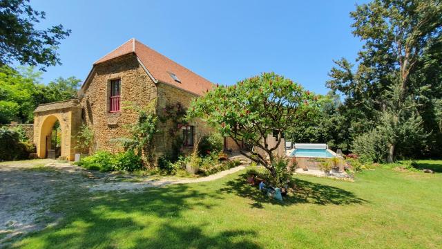 Le Clos d'Ô Les Rapiettes maison proche Sarlat avec piscine privée