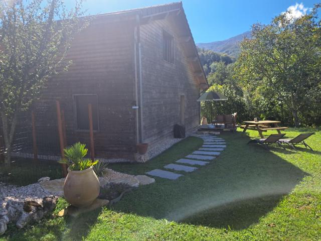 Chambre dans chalet avec piscine