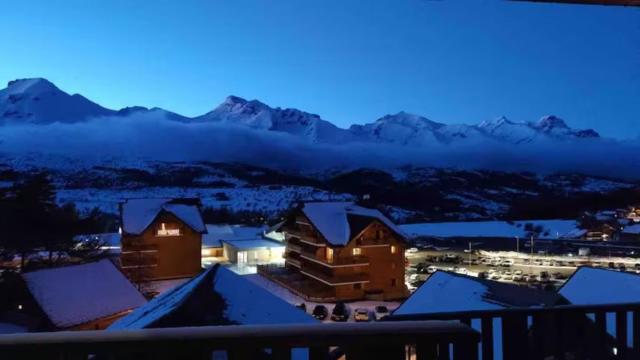 Appartement 4 à 6 personnes - Station La Joue du Loup - Chalet d'Aurouze , 50m des pistes Piou Piou