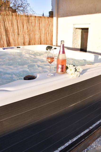 Maison au calme avec jacuzzi privatif