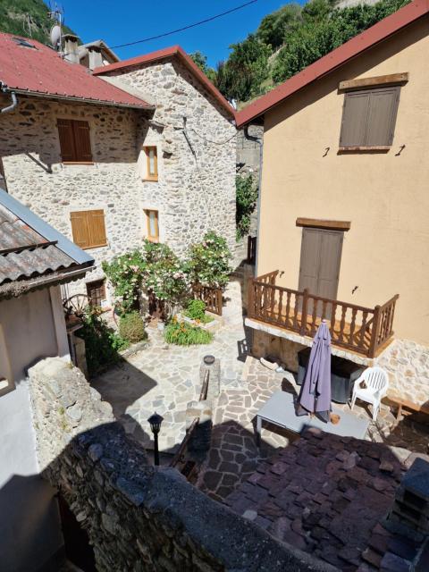 Maison complète Ganzes Haus House 6 Peronnes La Finière Seealpen Isola Village bei Nizza Alpes -Maritimes près de Nice 70 km