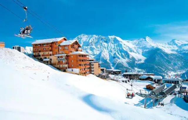 Appart chaleureux au pied des pistes avec piscine