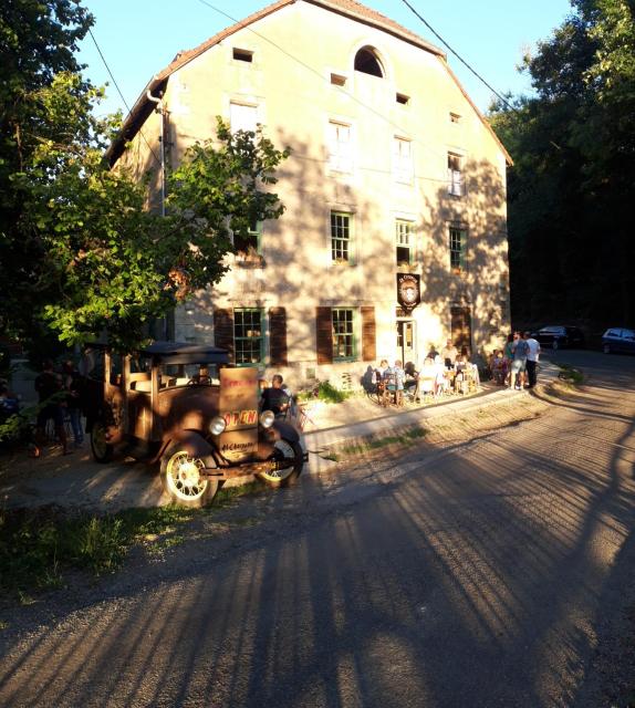 Moulin de charme au bord de l'eau