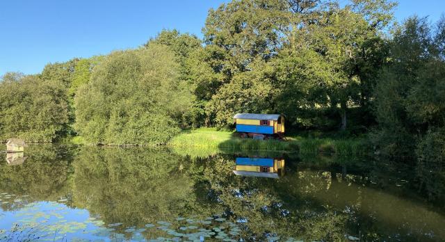 Roulotte enchantée dans le parc d'un château vendéen