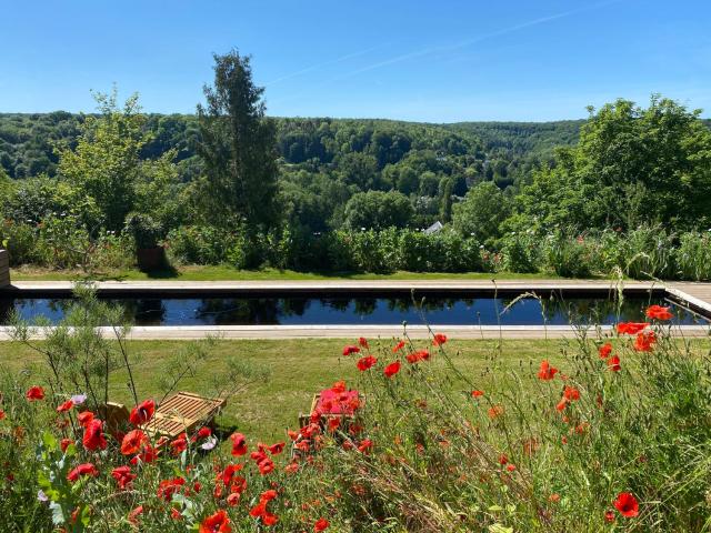 Villa de campagne avec vue sur la forêt.