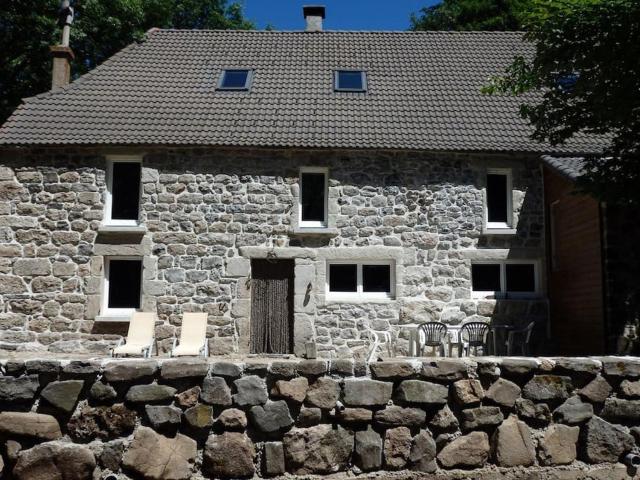 joli gîte entre le lac d'Issarles et le Mt gerbier