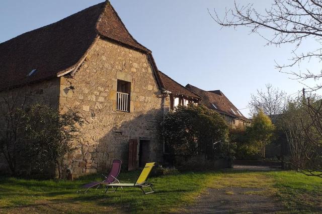 Ancienne grange réhabilitée, piscine et jardin