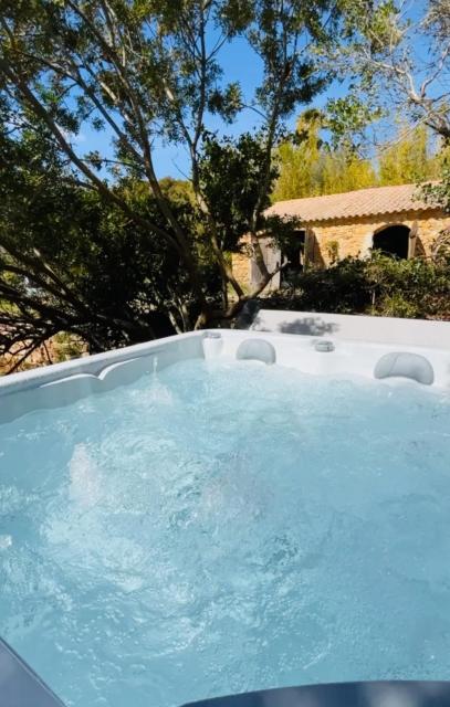 La grange des amoureux piscine jacuzzi et massages