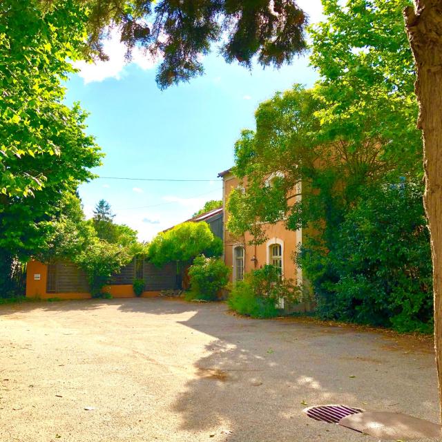 Grand loft avec piscine privée dans vielle gare