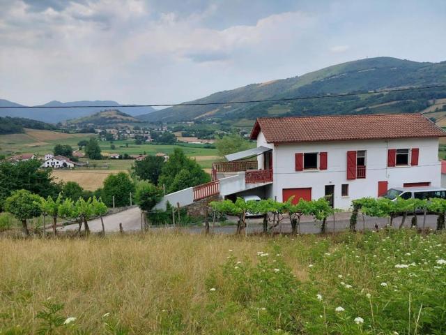 Maison chaleureuse entre mer et montagne