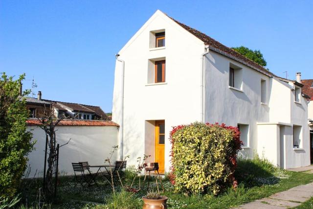 Holiday home at the edge of La Seine near Giverny