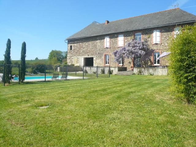 Gîte le chant des tournesols piscine chauffée