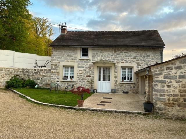 Charmante petite maison en pierre