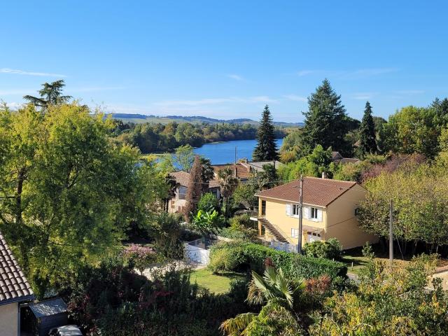 Appartement 2 chambres balcon vue Dordogne en centre ville de Bergerac