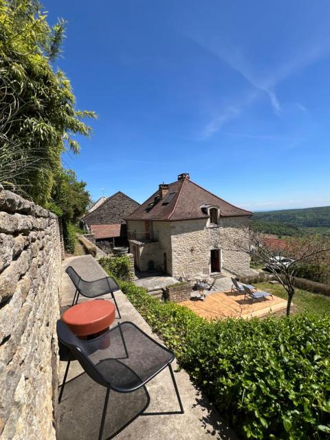 Maison au Bord de la Falaise