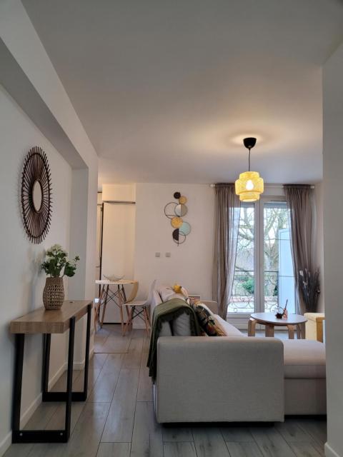 Cocooning House 212 Suite COSY SUNSHINE appartement Aeroport Paris Roissy CDG et Parc Asterix