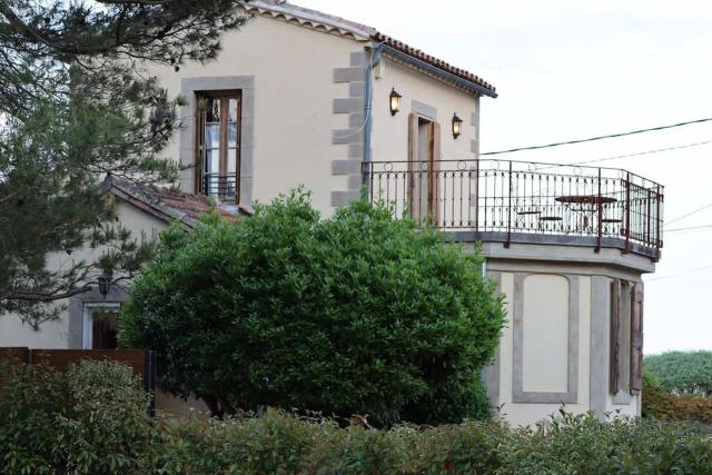 Maison de charme avec vue sur la cité médiévale.