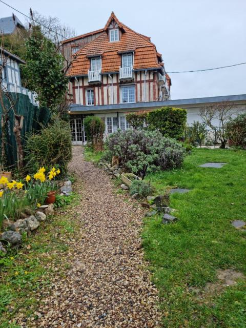 Appartement à 100m plage de Puys dans ancien hôtel particulier. Place parking