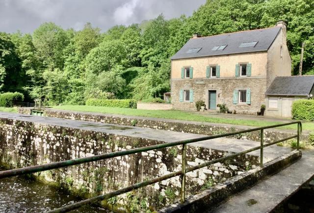 MAISON Éclusière piscine jacuzzi fauteuil massant