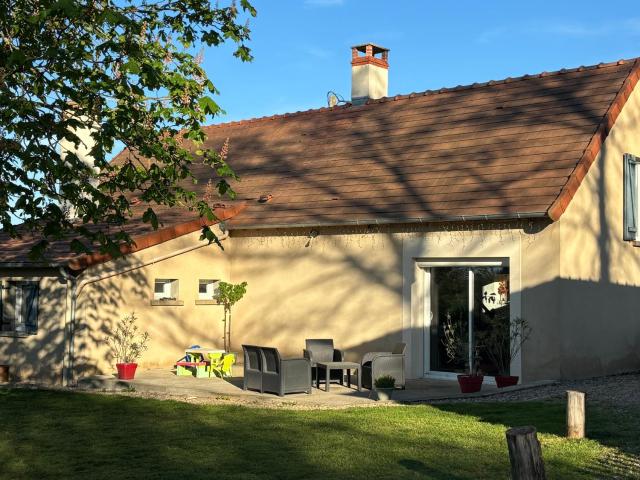 Maison à la campagne avec grand jardin clos