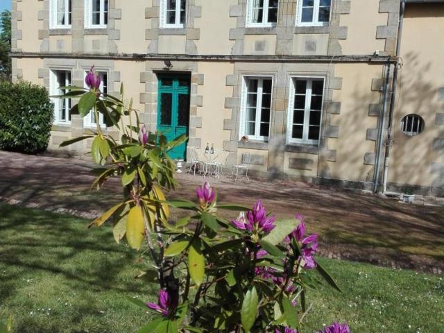 Maison de maître XIXe avec piscine, étang à proximité et équipements modernes - FR-1-489-505