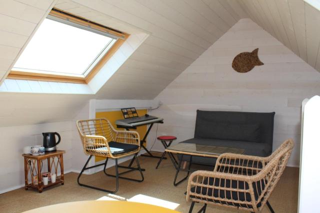 Chambre d'hôte, avec espace vue sur mer, à 400 m du port au 2ème et 3ème étage d'une maison typique de Saint Vaast La Hougue