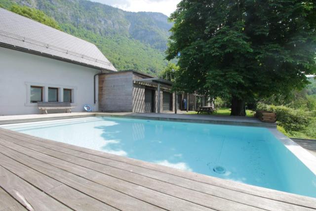 Family villa with swimming pool in Aiguebelette-Le-Lac