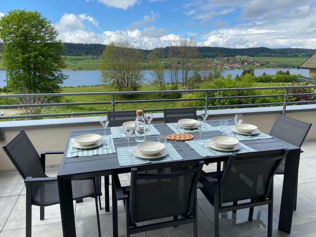 Duplex 6 personnes, vue panoramique sur lac