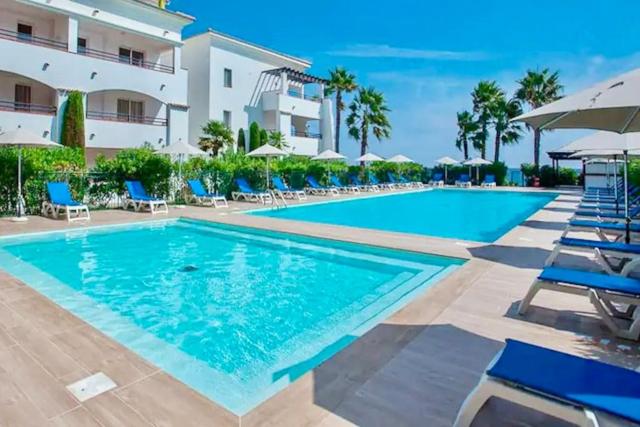 Appartement en bord de mer avec piscine