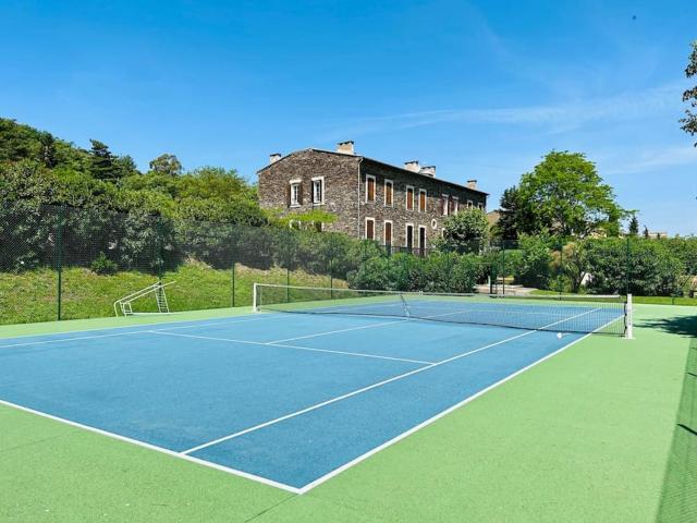 Studio avec piscine et tennis