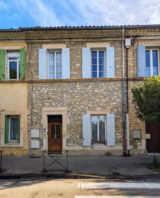 Maison de style tout confort, position idéale, avec clim et petit extérieur