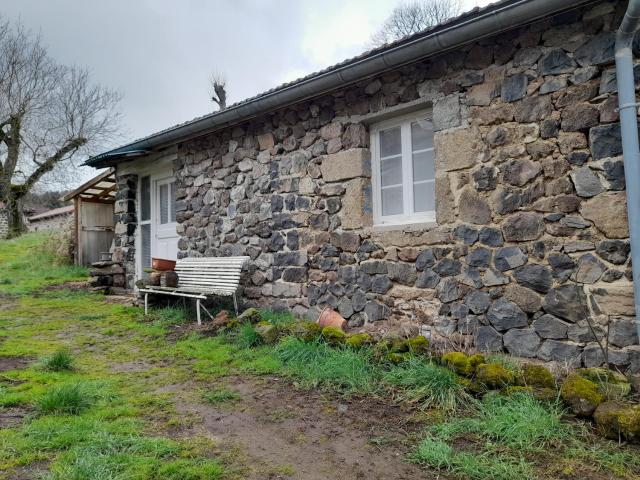 maisonnette pres des bois