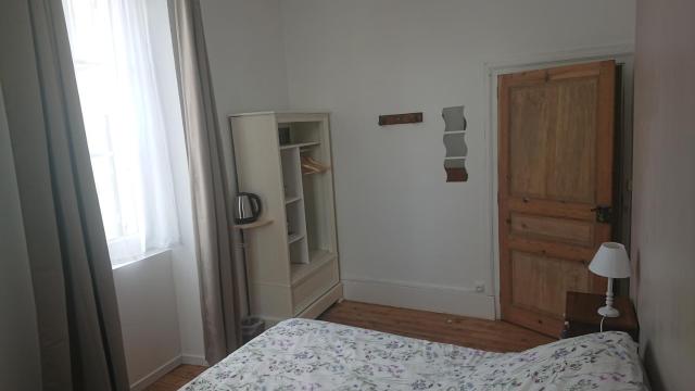 Agréable chambre, salle de bain privative, la plaçotte